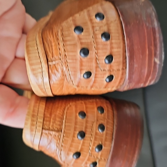 Tod's Vintage Textured Leather Loafers - Picture 3 of 4